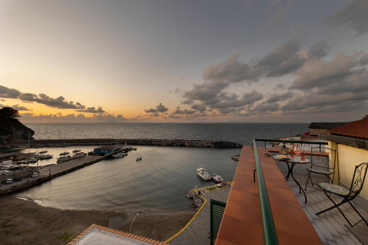 Relais Del Mare Con Terrazza Fronte Mare Free Parking Daire Massa Lubrense Dış mekan fotoğraf
