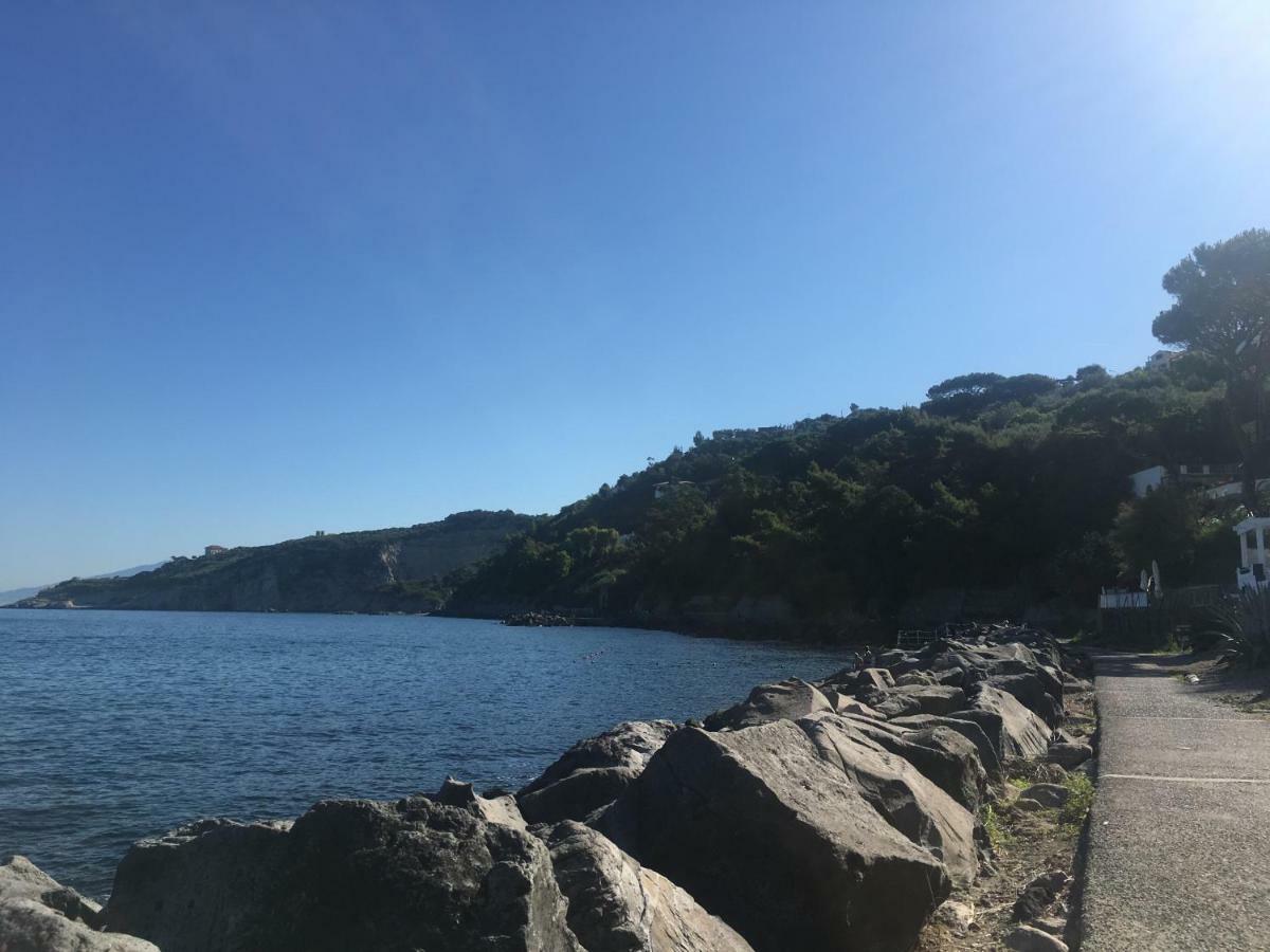Relais Del Mare Con Terrazza Fronte Mare Free Parking Daire Massa Lubrense Dış mekan fotoğraf